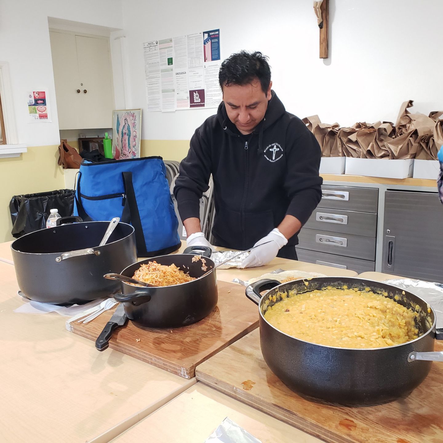 Andres Veano, a frequent volunteer, makes a burritos de carne de puerco. (Amairani Hernandez_UT).jpg